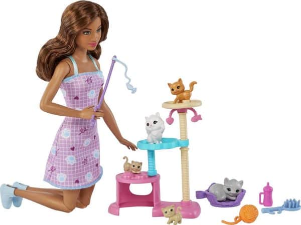 Barbie Kitty Condo Doll and Pets Playset with Barbie Doll (Brunette), 1 Cat, 4 Kittens, Cat Tree & Accessories, Toy for 3 Year Olds & Up